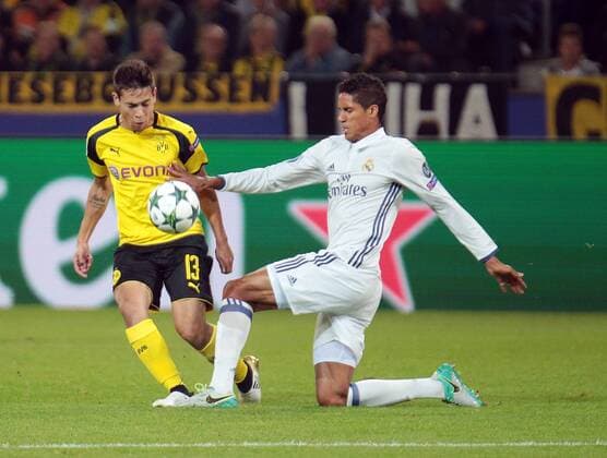 27.09.2016, xovx, Fussball UEFA Champions League, Borussia Dortmund - Real Madrid, emspor emonline, v.l. Raphael Guerreiro (Borussia Dortmund), Raphael Varane (Real Madrid), Aktion. Dortmund