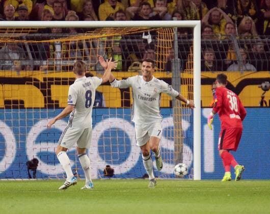 27.09.2016, xovx, Fussball UEFA Champions League, Borussia Dortmund - Real Madrid, emspor emonline, v.l. Jubel bei Toni Kroos (Real Madrid) und Christiano Ronaldo (Real Madrid) nach dem Tor zum 0:1, Aktion. Dortmund