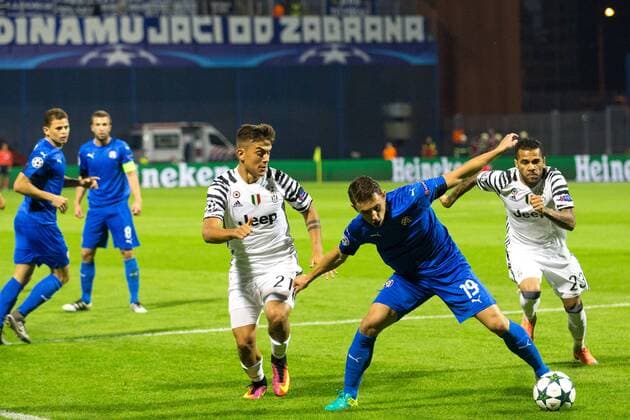 SOCCER - CL, Zagreb vs Juventus ZAGREB,CROATIA,27.SEP.16 - SOCCER - UEFA Champions League, group stage, GNK Dinamo Zagreb vs Juventus Turin. Image shows Paulo Dybala (Juventus) and Josip Pivaric (Zagreb). GEPAxpictures xMaticxKlansek