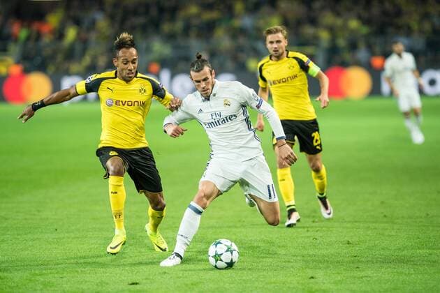 Pierre-Emerick Aubameyang (Borussia Dortmund 17) im Zweikampf gegen Gareth Bale (Real Madrid CF 11) beim Champions League Spiel zwischen Borussia Dortmund und Real Madridl am 27.09.2016, Dortmund Copyright: xSchuelerx xEibnerx-xPressefotox EP_JSE