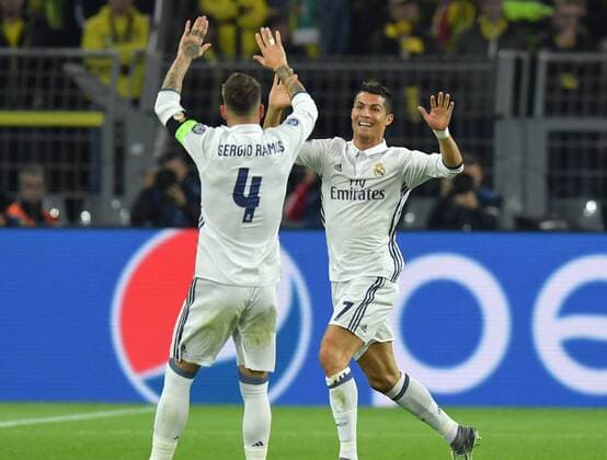 27.09.2016, Fussball UEFA Champions League 2016 17, Vorrunde, 2. Spieltag, Borussia Dortmund - Real Madrid, Jubel Cristiano Ronaldo (Real Madrid), re., und Sergio Ramos (Real Madrid)