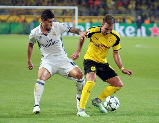 27.09.2016, xovx, Fussball UEFA Champions League, Borussia Dortmund - Real Madrid, emspor emonline, v.l. James Rodriguez (Real Madrid), Mario Goetze (Borussia Dortmund), Aktion. Dortmund