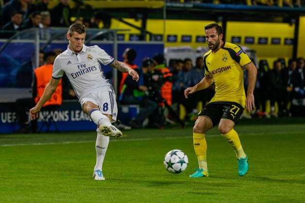 GER, Champions League, Borussia Dortmund vs Real Madrid 27.09.2016, Signal Iduna Park, Dortmund, GER, Champions League, Borussia Dortmund vs Real Madrid, im Bild picture shows Toni KROOS (Real Madrid 8), Gonzalo Castro (BVB Dortmund 27), Foto@ nordphoto Rauch nordphotox xrauch