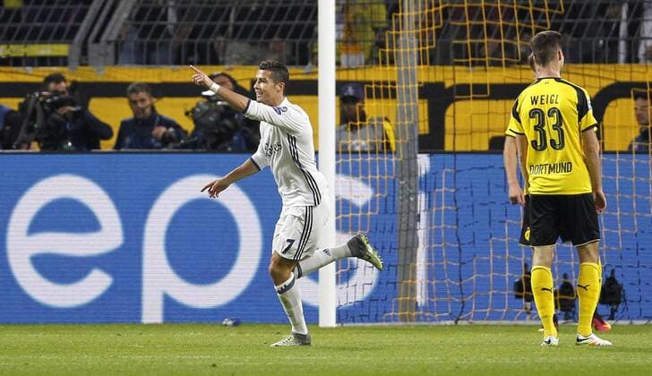 Cristian Ronaldo (Real Madrid) (L) celebrates scoring the 1:0 goal against Torwart Roman Bürki (Borussia Dortmund) during the championsleague match between Borussia Dortmund and Real Madrid, Signal Iduna Park in Dortmund on September 27., 2016. Borussia Dortmund vs. Real Madrid in der Gruppenphase der Championsleague in der Saison 2016 2017 am 27. September 2016.