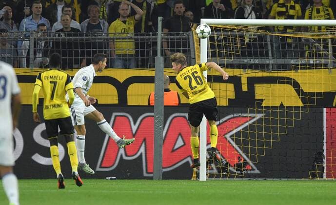 27.09.2016, Fussball UEFA Champions League 2016 17, Vorrunde, 2. Spieltag, Borussia Dortmund - Real Madrid, Dieses Kopfballtor von Cristiano Ronaldo (Real Madrid), li., wird nicht anerkannt