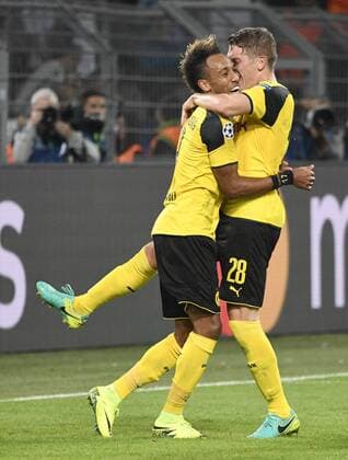 Signal-Iduna Arena Dortmund, 27.9.2016, Champions League Saison 2016 17, Vorrunde, 2. Spieltag - Borussia Dortmund (BVB) vs. Real Madrid --- Pierre-Emerick Aubameyang (BVB) jubelt mit Matthias Ginter (BVB)