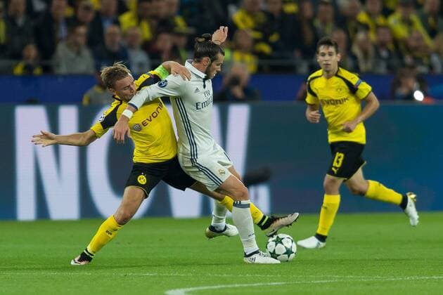 Dortmund, Germany 27.09.2016, UEFA Champions League - 2016 17 Season, Group F - Matchday 2, BV Borussia Dortmund - Real Madrid, Marcel Schmelzer (BVB) gegen Gareth Bale (Real Madrid) ( DeFodi001