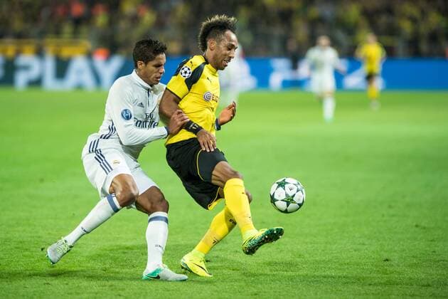 Pierre-Emerick Aubameyang (Borussia Dortmund 17) im Zweikampf gegen Raphael Varane (Real Madrid CF 5) beim Champions League Spiel zwischen Borussia Dortmund und Real Madridl am 27.09.2016, Dortmund Copyright: xSchuelerx xEibnerx-xPressefotox EP_JSE