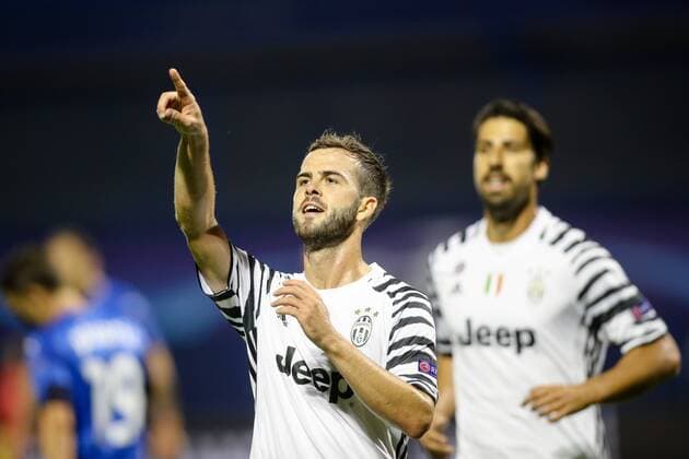 SOCCER - CL, Zagreb vs Juventus ZAGREB,CROATIA,27.SEP.16 - SOCCER - UEFA Champions League, group stage, GNK Dinamo Zagreb vs Juventus Turin. Image shows the rejoicing of Miralem Pjanic (Juventus) and Sami Khedira (Juventus). GEPAxpictures xMaticxKlansek