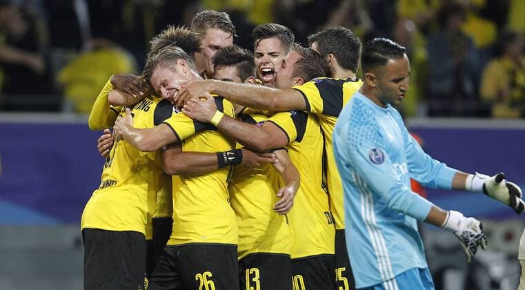 Pierre-Emerick Aubameyang (Borussia Dortmund) (L) celebrates scoring the 1:1 goal with teammates during the championsleague match between Borussia Dortmund and Real Madrid, Signal Iduna Park in Dortmund on September 27., 2016. Borussia Dortmund vs. Real Madrid in der Gruppenphase der Championsleague in der Saison 2016 2017 am 27. September 2016.