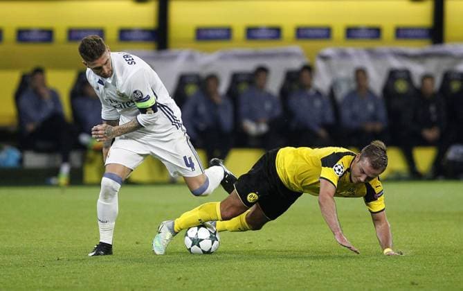 Sergio Ramos (Real Madrid) challenges Mario Götze (Borussia Dortmund) during the championsleague match between Borussia Dortmund and Real Madrid, Signal Iduna Park in Dortmund on September 27., 2016. Borussia Dortmund vs. Real Madrid in der Gruppenphase der Championsleague in der Saison 2016 2017 am 27. September 2016.