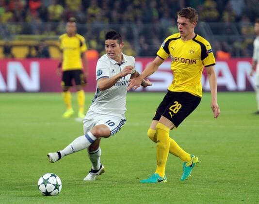 27.09.2016, xovx, Fussball UEFA Champions League, Borussia Dortmund - Real Madrid, emspor emonline, v.l. James Rodriguez (Real Madrid), Matthias Ginter (Borussia Dortmund), Aktion. Dortmund