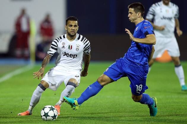 Champions League, Dinamo -Juventus 27.09.2016., Maksimir Stadium, Zagreb - Champions League, Group H, Round 2, GNK Dinamo - Juventus FC. Domagoj Pavicic, Dani Alves.  GoranxStanzl PIXSELL