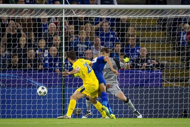 27.09.2016. King Power Stadium, Leicester, England. UEFA Champions League Football. Leicester City versus FC Porto. Ismail Slimani of Leicester City scores his team s opening goal (1-0). xGrahamxWilsonx  ActionPlus11793859