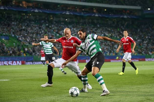 Lissabon, Portugal - Fussball, Champions League, Sporting Lissabon vs. Legia Warschau: JAKUB CZERWINSKI BRYAN RUIZ  160927PYK0107