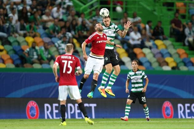 Lissabon, Portugal - Fussball, Champions League, Sporting Lissabon vs. Legia Warschau: NEMANJA NIKOLIC SEBASTIAN COATES  160927PYK0139
