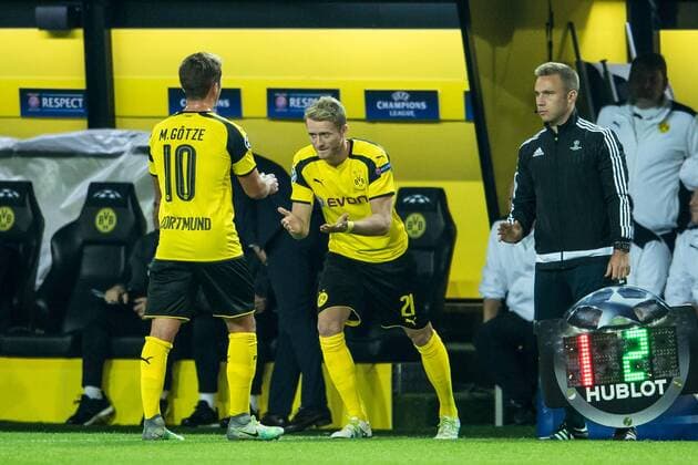 Bilder des Tages - SPORT Wechsel zwischen Mario Goetze (Borussia Dortmund 10) und Andre Schuerrle (Borussia Dortmund 21) beim Champions League Spiel zwischen Borussia Dortmund und Real Madridl am 27.09.2016, Dortmund Copyright: xSchuelerx xEibnerx-xPressefotox EP_JSE