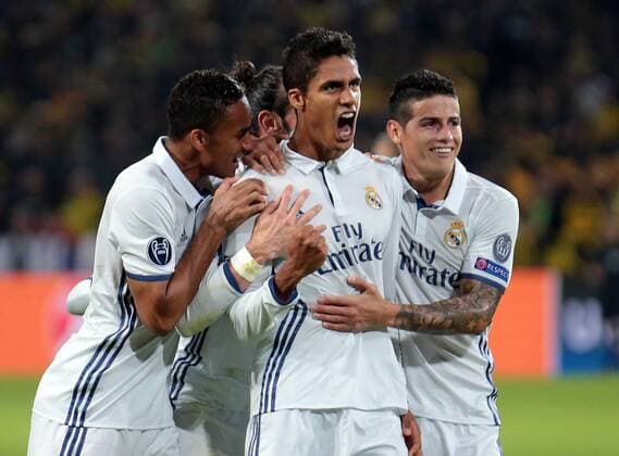 Bilder des Tages - SPORT 27.09.2016, xovx, Fussball UEFA Champions League, Borussia Dortmund - Real Madrid, emspor emonline, Jubel nach dem Tor zum 1:2 durch Raphael Varane (Real Madrid, mitte), Aktion. Dortmund
