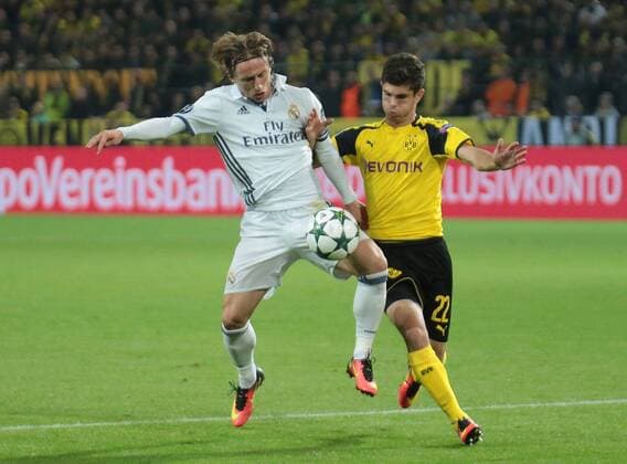 27.09.2016, xovx, Fussball UEFA Champions League, Borussia Dortmund - Real Madrid, emspor emonline, v.l. Luka Modric (Real Madrid), Christian Pulisic (Borussia Dortmund), Aktion. Dortmund