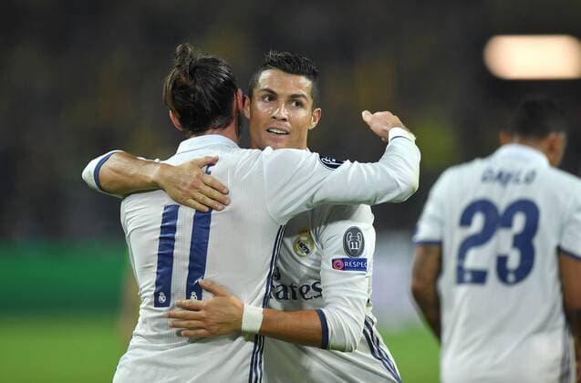 27.09.2016, Fussball UEFA Champions League 2016 17, Vorrunde, 2. Spieltag, Borussia Dortmund - Real Madrid, Jubel Cristiano Ronaldo (Real Madrid), re., und Gareth Bale (Real Madrid)