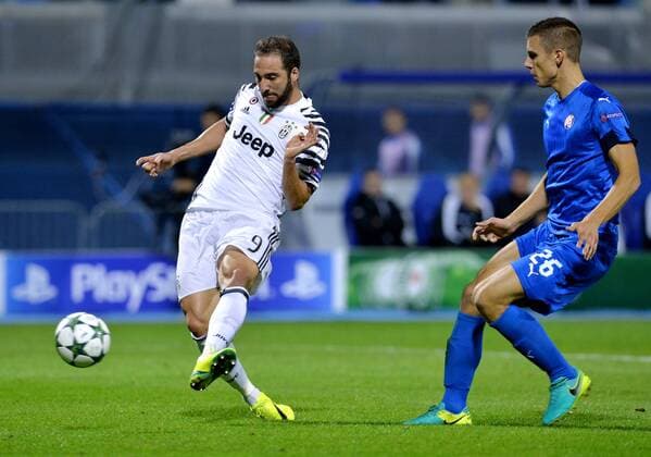 Champions League, Dinamo -Juventus 27.09.2016., Maksimir Stadium, Zagreb - Champions League, Group H, Round 2, GNK Dinamo - Juventus FC. Gonzalo Higuain, Filip Benkovic.  MarkoxLukunic PIXSELL