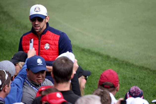 Golf, Prominente beim Ryder Cup 2016 in Chaska in Aktion GOLF - Ryder Cup 2016 CHASKA,MINNESOTA,USA,27.SEP.16 - GOLF - Ryder Cup, Hazeltine National Golf Club. Image shows Michael Phelps (USA). GEPAxpictures xDanielxGoetzhaber
