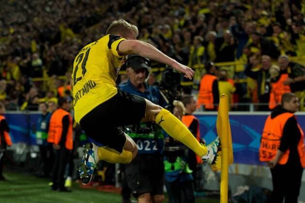 Dortmund, Germany 27.09.2016, UEFA Champions League - 2016 17 Season, Group F - Matchday 2, BV Borussia Dortmund - Real Madrid, Andre Schuerrle (BVB) jubelt nach seinem treffer zum 2:2 ( DeFodi001