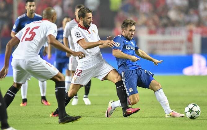 Fußball, CL, coach FC Sevilla - Olympique Lyon ,Champions League, 27-09-206, Marciej Rybus, Sergi Darder, estadio Sanchez Pizjuan, segunda jornada fase de grupo, Spain ,foto: CristobalxDuenas xx xSevillaxFCx-xOlympiquexLyonnais,xChampionxLeaguex2016 17x