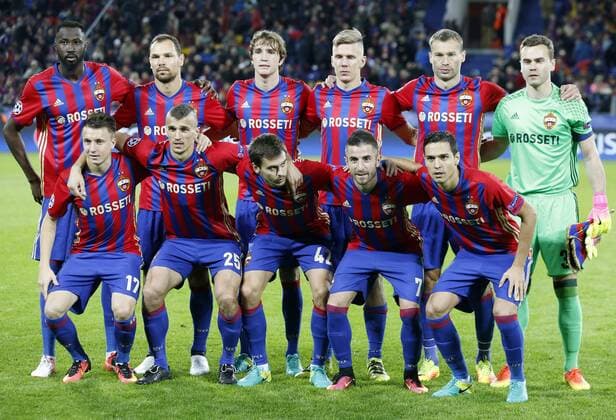 MOSCOW, RUSSIA - SEPTEMBER 27, 2016: CSKA Moscow pose for a group photograph before their 2016 17 UEFA Champions League Group Stage football match against Tottenham Hotspur at the Arena CSKA stadium: Alexander Golovin, Roman Eremenko, Georgy Shchennikov, Zoran Tosic, Georgi Milanov (L-R front), Lacina Traore, Sergei Ignashevich, Mario Fernandes, Pontus Wernbloom, Vasili Berezutski, goalkeeper Igor Akinfeev (L-R back). CSKA Moscow won the game 3:2. Mikhail Japaridze TASS  TS032982