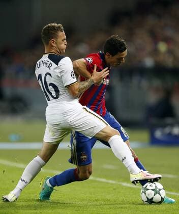 MOSCOW, RUSSIA - SEPTEMBER 27, 2016: Tottenham Hotspur s Kieran Trippier (L) and CSKA Moscow s Georgi Milanov struggle for the ball in their 2016 17 UEFA Champions League Group Stage football match at the Arena CSKA stadium. CSKA Moscow won the game 3:2. Mikhail Japaridze TASS  TS032989
