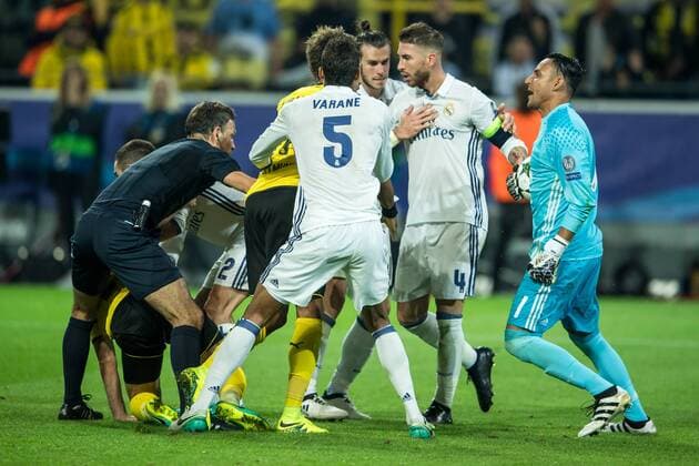 Rudelbildung mit Kapitaen Sergio Ramos (Real Madrid CF 4), Raphael Varane (Real Madrid CF 5), Torwart Keylor Navas (Real Madrid CF 1), Pierre-Emerick Aubameyang (Borussia Dortmund 17) und Gonzalo Castro (Borussia Dortmund 27) beim Champions League Spiel zwischen Borussia Dortmund und Real Madridl am 27.09.2016, Dortmund Copyright: xSchuelerx xEibnerx-xPressefotox EP_JSE