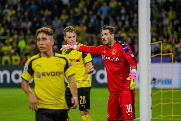 GER, Champions League, Borussia Dortmund vs Real Madrid 27.09.2016, Signal Iduna Park, Dortmund, GER, Champions League, Borussia Dortmund vs Real Madrid, im Bild picture shows Matthias Ginter (BVB Dortmund 28), Roman Bürki Buerki (BVB Dortmund 38), Foto@ nordphoto Rauch nordphotox xrauch