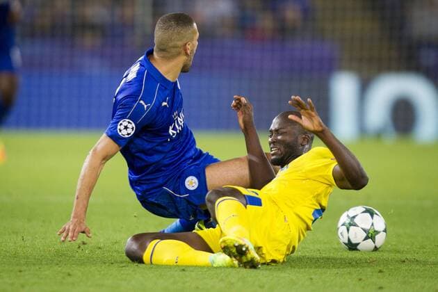 27.09.2016. King Power Stadium, Leicester, England. UEFA Champions League Football. Leicester City versus FC Porto. Ismail Slimani of Leicester City challenges Danilo Pereira of FC Porto. xGrahamxWilsonx  ActionPlus11793907