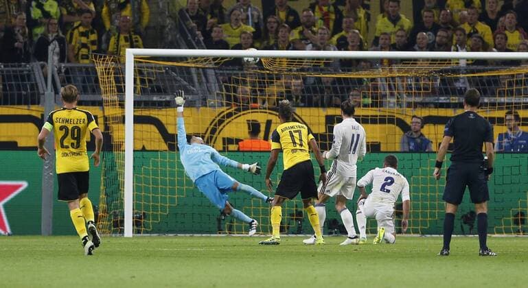 Andre Schürrle. Champions League match played between Borussia Dortmund and Real Madrid. In this picture, Andre Schürrle scores second goal for Borussia. xChemaxReyx 
