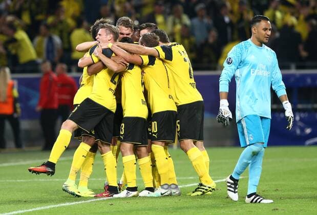 Dienstag 27.09.2016, Saison 2016 2017, UEFA Champions League, Vorrunde Gruppenphase, 2. Spieltag im Dortmunder Signal Iduna Park, BVB 09 Borussia Dortmund - Real Madrid CF 2:2, Dortmunder Torjubel zum 1:1: Pierre-Emerick Aubameyang (BVB), Lukasz Piszczek (BVB), Matthias Ginter (BVB), Raphael Guerreiro (BVB), Mario Goetze (BVB) und Sokratis Papastathopoulos (BVB), Keylor Navas (Torwart, Madrid), v.l.