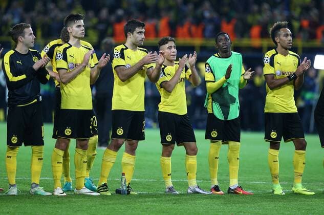 Dienstag 27.09.2016, Saison 2016 2017, UEFA Champions League, Vorrunde Gruppenphase, 2. Spieltag im Dortmunder Signal Iduna Park, BVB 09 Borussia Dortmund - Real Madrid CF 2:2, Jubel der Dortmunder Spieler nach Abpfiff: Mario Goetze (BVB), Julian Weigl (BVB), Sokratis Papastathopoulos (BVB), Emre Mor (BVB), Ousmane Dembele (BVB) und Pierre-Emerick Aubameyang (BVB), v.l.