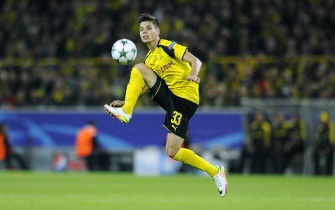 Fussball, UEFA Champions League, Herren, Saison 2016 2017, Gruppe F, 2. Spieltag, Signal Iduna Park Dortmund, Bor. Dortmund (gelb) - Real Madrid (weiss) 2:2; Julian Weigl (BVB). Aktion, Einzelbild, Freisteller.