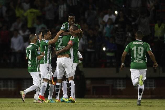 Atletico Nacional Orlando Berrio (C) celebrates his goal against Sol de America during their eight finals match of the Copa Sudamericana at Atanasio Girardot stadium in Medellin, Colombia, 27 September 2016. ATLETICO NACIONAL OF COLOMBIA VS. SOL DE AMERICA OF PARAGUAY !ACHTUNG: NUR REDAKTIONELLE NUTZUNG!  MED711 20160928-636106347191800007