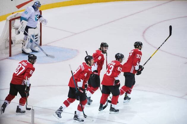 Eishockey, World Cup of Hockey, Finale, Kanada - Europa Kanadas Sidney Crosby, Jay Bouwmeester, Drew Doughty, Brad Marchand, Patrice Bergeron, Europas Jaroslav Halak - Toronto - Eishockey, World Cup of Hockey, Nationalteam Länderspiel, Finale, Kanada vs. Europa.  Copyright: JOELxMARKLUND BB160927JM040