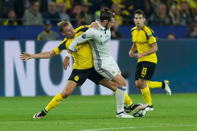 Dortmund, Germany 27.09.2016, UEFA Champions League - 2016 17 Season, Group F - Matchday 2, BV Borussia Dortmund - Real Madrid, 2:2, Marcel Schmelzer (BVB) gegen Gareth Bale (Real Madrid) ( DeFodi001