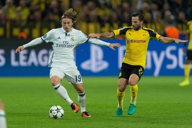 Dortmund, Germany 27.09.2016, UEFA Champions League - 2016 17 Season, Group F - Matchday 2, BV Borussia Dortmund - Real Madrid, 2:2, Luka Modric (Real Madrid) gegen Gonzalo Castro (BVB) ( DeFodi001