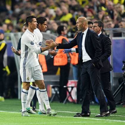Fussball, UEFA Champions League, Saison 2016 2017, Spieltag 2, Borussia Dortmund vs Real Madrid CF , 27.09.2016, BVB Stadion Dortmund, Christiano Ronaldo, Zinedine Zidane Trainer, beide Real Madrid , Torjubel