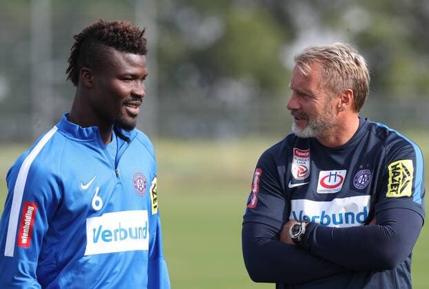 SOCCER - UEFA EL, A.Wien vs Plzen STEINBRUNN,AUSTRIA,28.SEP.16 - SOCCER - UEFA Europa League, group stage, FK Austria Wien vs FC Viktoria Plzen, preview, training of A.Wien. Image shows Abdul Kadiri Mohammed and head coach Thorsten Fink (A.Wien). GEPAxpictures xChristianxOrt