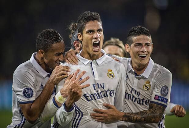 Torjubel Real: Danilo (Real), Torschütze Raphael Varane (Real), James Rodriguez (Real) 27.09.2016, Dortmund, Borussia Dortmund vs. Real Madrid Â