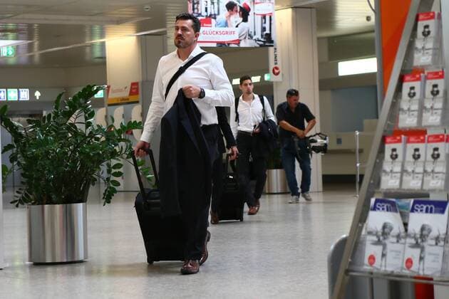 SOCCER - UEFA EL, Schalke vs RBS SALZBURG,AUSTRIA,28.SEP.16 - SOCCER - UEFA Europa League, group stage, FC Schalke 04 vs Red Bull Salzburg, preview, departure of RBS at the airport Salzburg W. A. Mozart. Image shows head coach Oscar Garcia (RBS). GEPAxpictures xFelixxRoittner