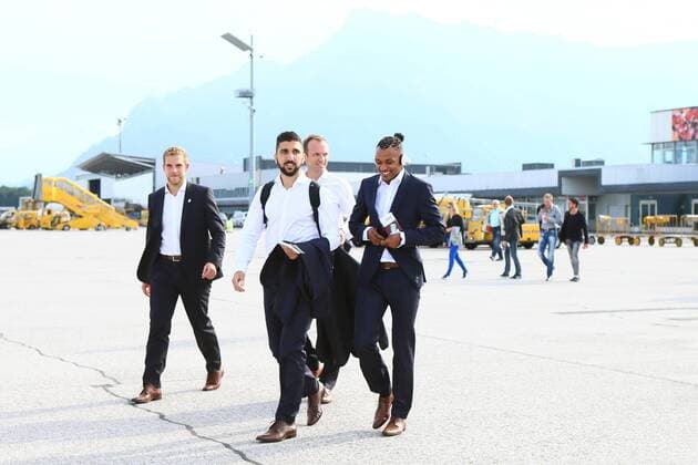 SOCCER - UEFA EL, Schalke vs RBS SALZBURG,AUSTRIA,28.SEP.16 - SOCCER - UEFA Europa League, group stage, FC Schalke 04 vs Red Bull Salzburg, preview, departure of RBS at the airport Salzburg W. A. Mozart. Image shows Munas Dabbur and Valentino Lazaro (RBS). GEPAxpictures xFelixxRoittner