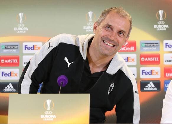 SOCCER - UEFA EL, A.Wien vs Plzen VIENNA,AUSTRIA,28.SEP.16 - SOCCER - UEFA Europa League, group stage, FK Austria Wien vs FC Viktoria Plzen, preview, press conference PK Pressekonferenz of Plzen. Image shows head coach Roman Pivarnik (Viktoria Pilsen). GEPAxpictures xChristianxOrt