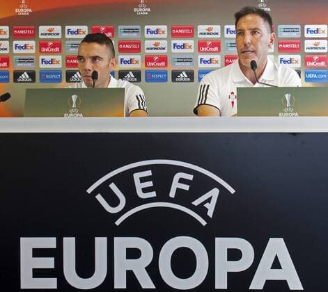 Celta de Vigo s coach, Eduardo Toto Berizzo (R), and forward Iago Aspas (L) offer a press conference PK Pressekonferenz in Vigo, Galicia, on 28 September 2016. Celta de Vigo will be facing Panathinaikos on 29 September in a UEFA Europa League soccer match. CELTA DE VIGO S PRESS CONFERENCE !ACHTUNG: NUR REDAKTIONELLE NUTZUNG!  20160928-636106850524380175