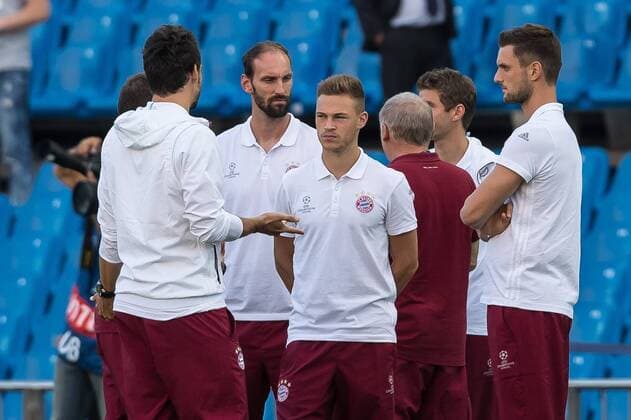 Madrid, Spain 28.09.2016, UEFA Champions League - 2016 17 Season, Group D - Matchday 2, Atletico Madrid - FC Bayern Muenchen, v-l Mats Hummels (FCB) Joshua Kimmich (FCB) Torwart Sven Ulreich (FCB) ( DeFodi048