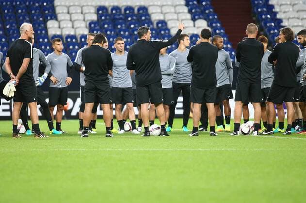 SOCCER - UEFA EL, Schalke vs RBS GELSENKIRCHEN,GERMANY,28.SEP.16 - SOCCER - UEFA Europa League, group stage, FC Schalke 04 vs Red Bull Salzburg, preview, training of RBS. Image shows the team of RBS. GEPAxpictures xFelixxRoittner